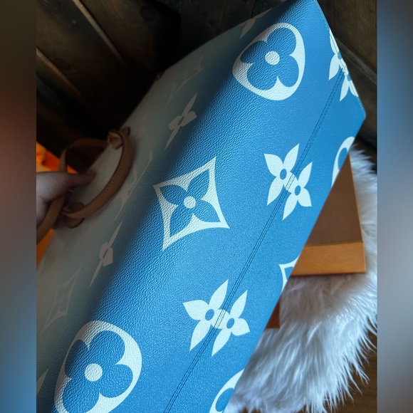 LOUIS VUITTON Monogram Giant By The Pool Onthego GM blue ombré - Picture 5 of 12